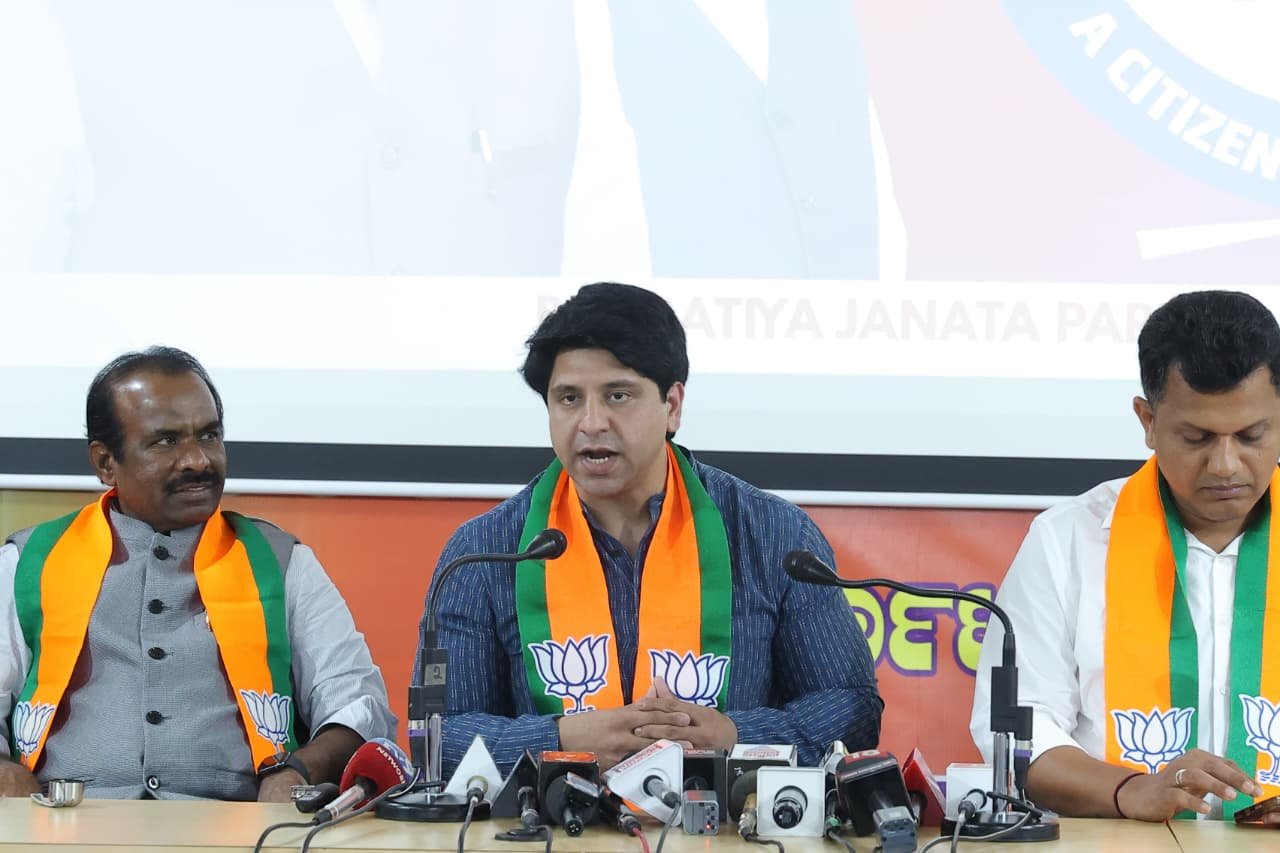 ‘Vote Chori’: Rahul Gandhi carries Emergency mindset of Indira Gandhi, says BJP’s Shehzad Poonawalla