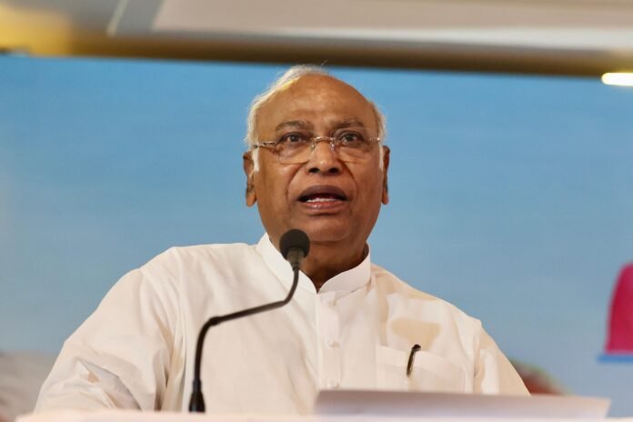 'Such persons should be ostracised': Kharge slams lawyer who threw shoe at CJI Gavai (Ld)
