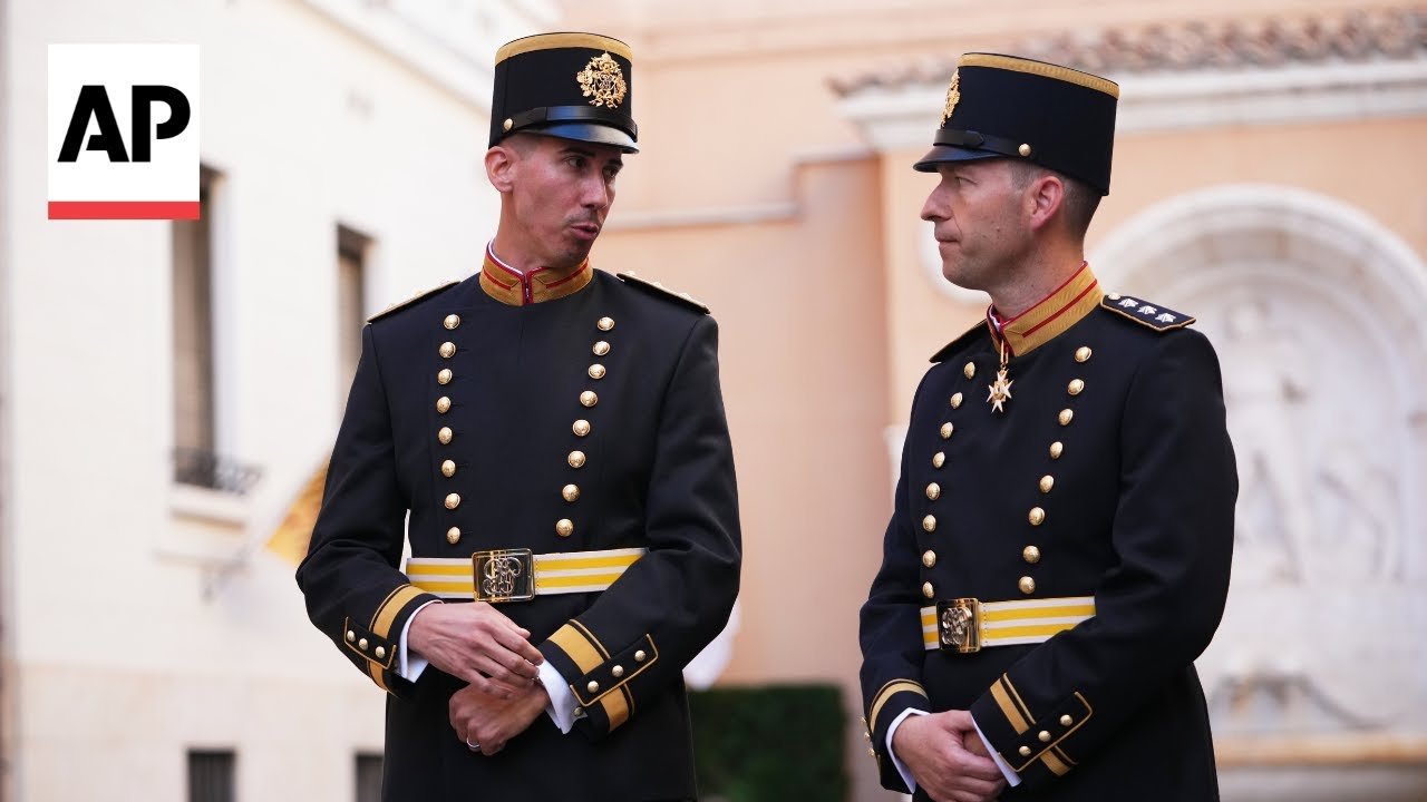 Pope's Swiss Guards get new uniforms (Video)