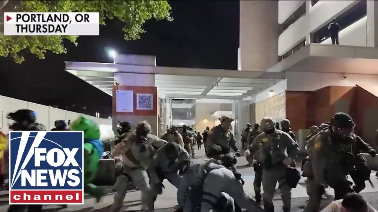 BREAKING: Anti-ICE riots EXPLODE overnight in liberal city (Video) 6 BREAKING: Anti-ICE riots EXPLODE overnight in liberal city (Video)