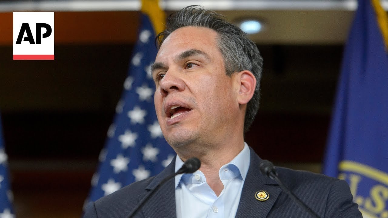 Trump needs to be in room during government shutdown negotiations, Democrats say (Video)