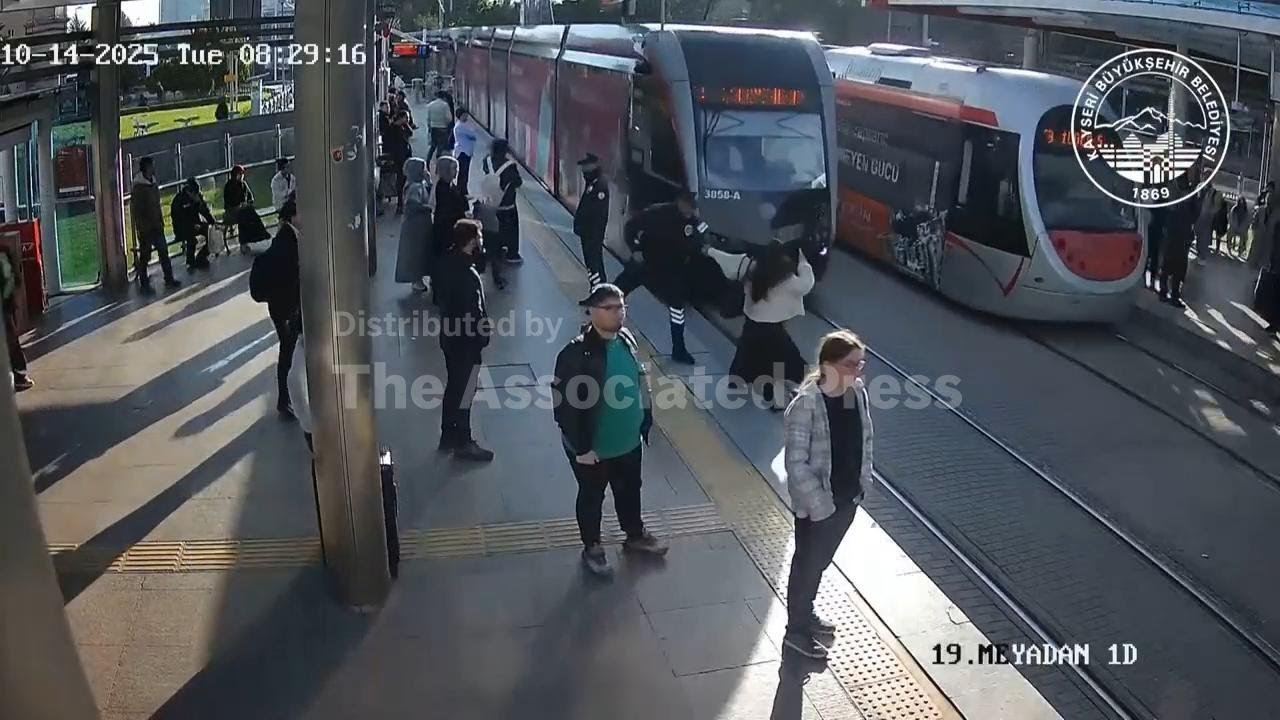 Security guard pulls woman from path of oncoming tram in central Turkey (Video) 1 Security guard pulls woman from path of oncoming tram in central Turkey (Video)