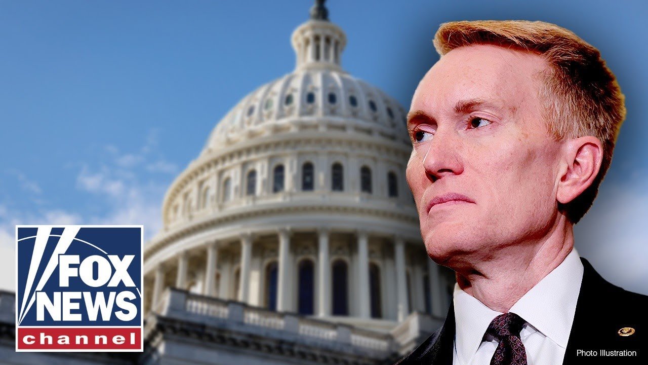 Senator wonders 'now what happens?' as government fails vote to pay federal workers (Video)