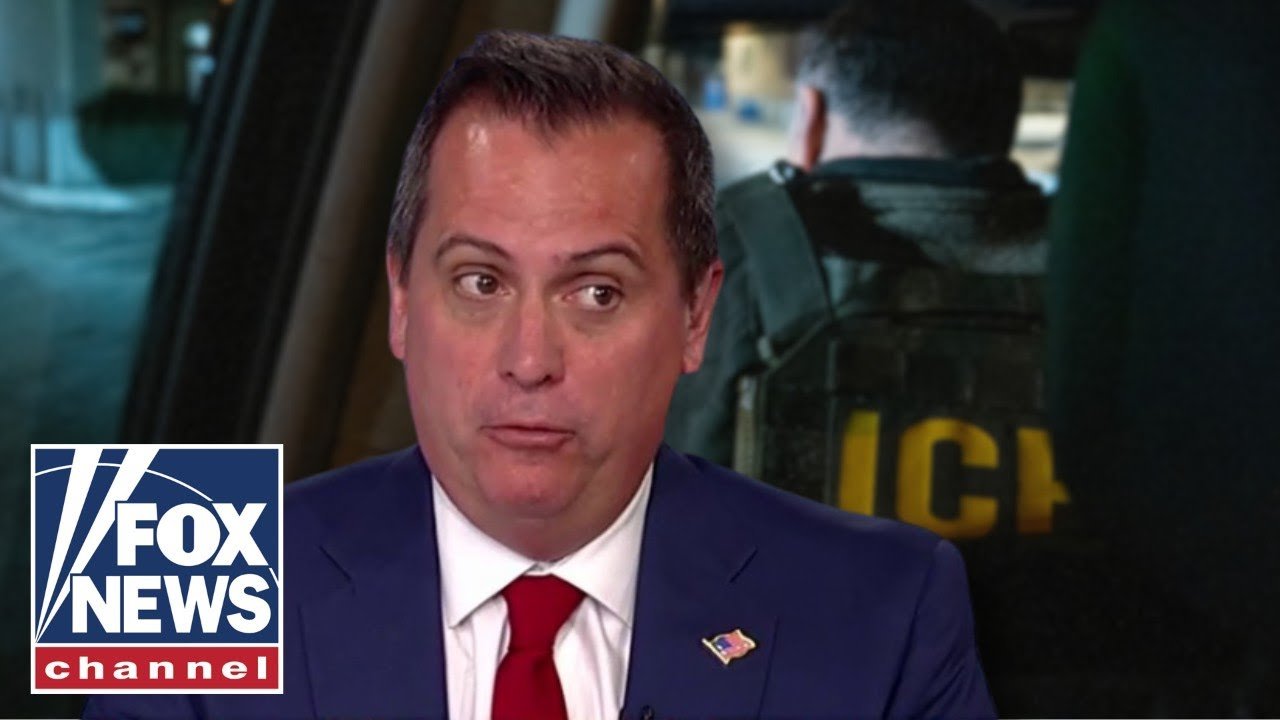 ICE tracking apps put agents in danger, former ICE chief warns (Video)