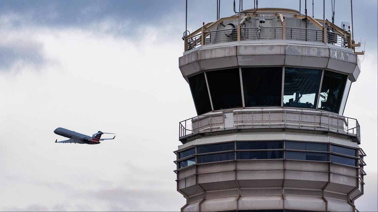 Air traffic controllers miss first full paycheck due to shutdown (Video)