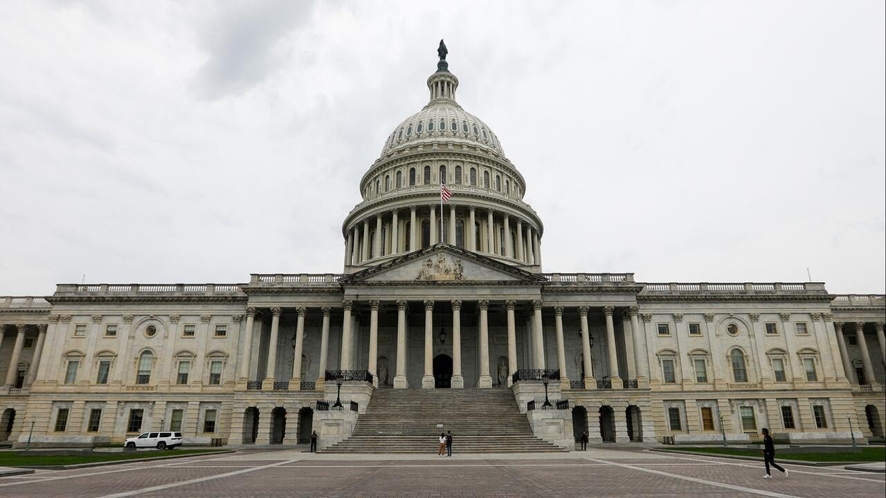 House lawmakers told their paychecks are delayed until government reopens (Video)