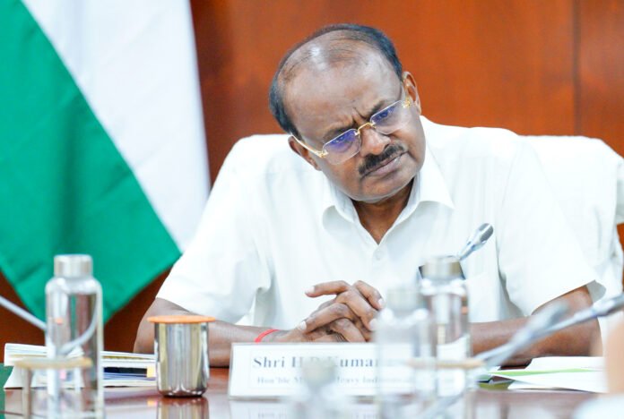Kumaraswamy criticises K'taka govt, says RSS row is to hide Kumaraswamy criticises K'taka govt, says RSS row is to hide failures