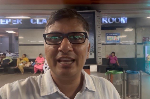 AAp's Saurabh Bhardwaj praises Indian Railways for clean facilities at New Delhi Station