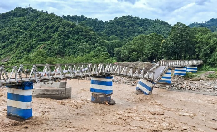 Tea sector in Bengal's northern region envisages over Rs 100cr losses due to rain, landslides
