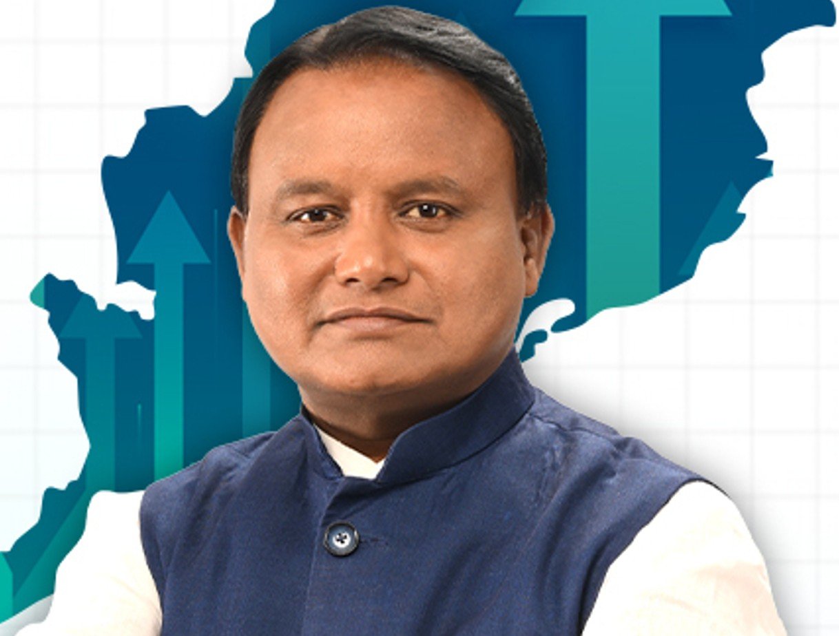 Odisha CM reviews law and order, warns of attempts to tarnish state’s peaceful image