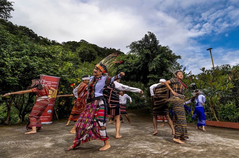 Mizoram varsity asks students, faculties to don handloom attire once a week
