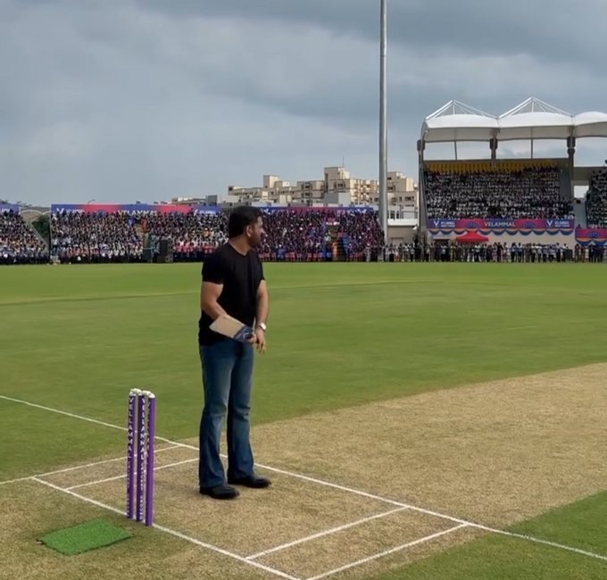 Dhoni inaugurates Velammal Cricket Stadium in Madurai; fans go berserk to get a glimpse of'Thala'