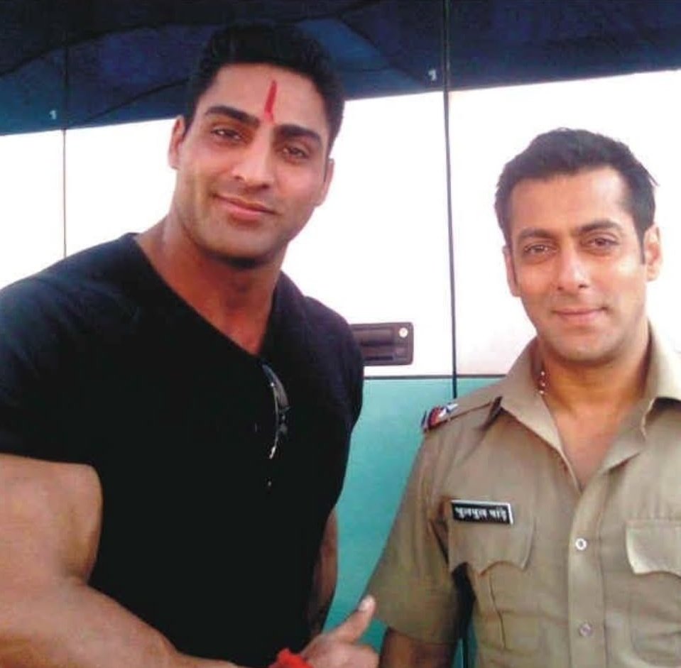 Salman Khan mourns the death of his "Tiger 3" co-star, Varinder Singh Ghuman