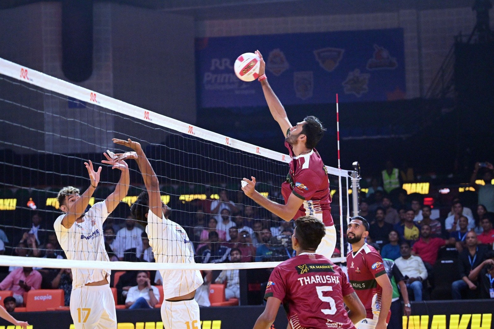 PVL 2025: Ahmedabad Defenders come from behind to beat Calicut Heroes