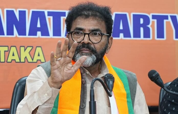 Karnataka BJP slams state govt over potholes menace