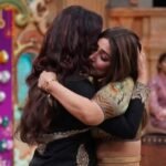 Hina Khan, Sonali Bendre hug and cry recollecting their Cancer journey on Pati Patni Aur Panga