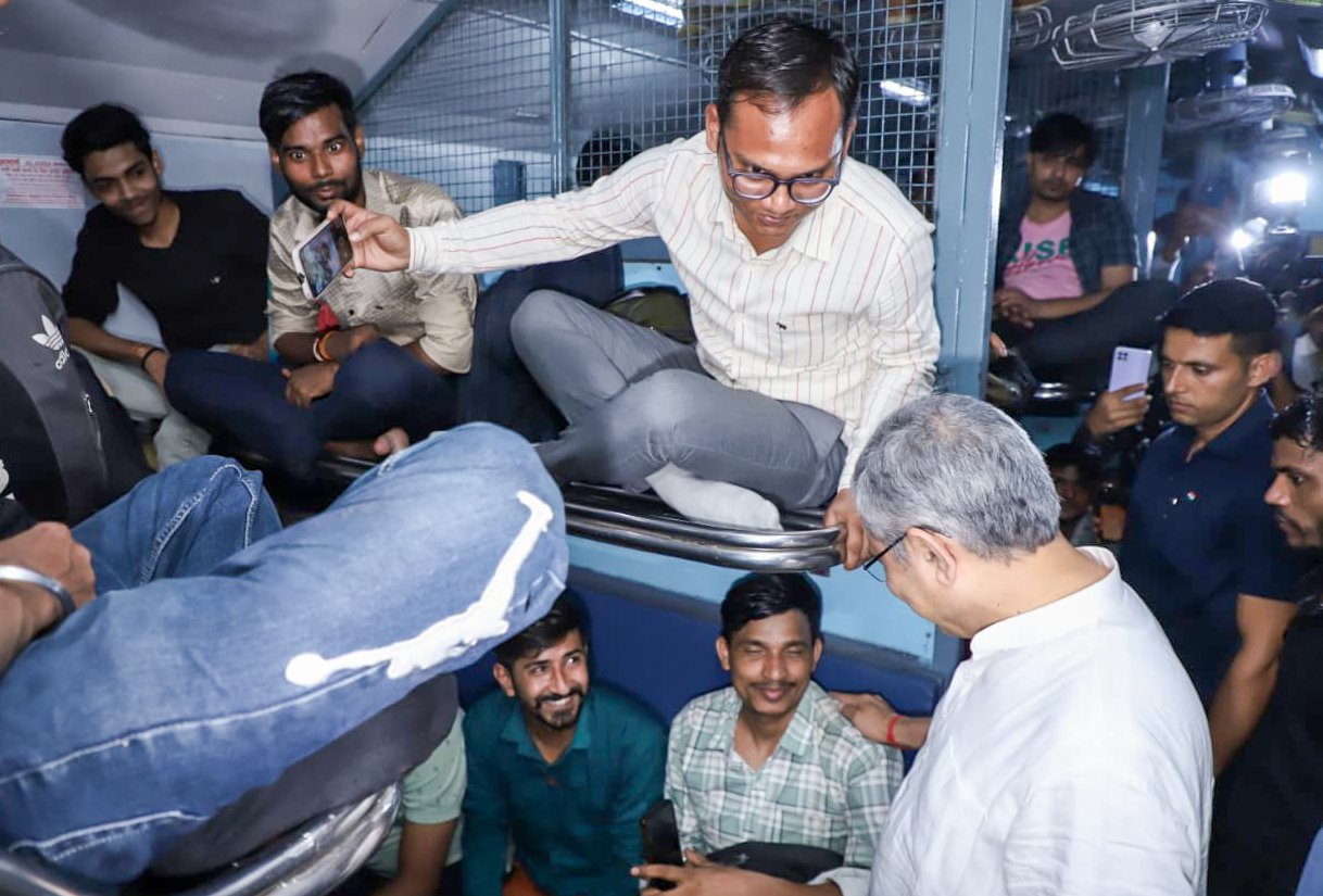 1,205 special trains over next 4 days to manage Chhath festival rush: Govt 4 1,205 special trains over next 4 days to manage Chhath festival rush: Govt