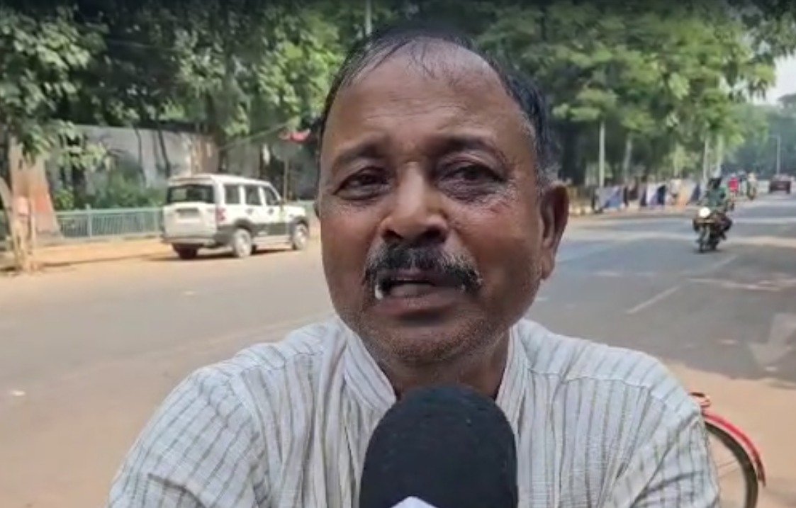 RJD's Madan Shah breaks down outside Lalu's residence, claims tickets on sale for Rs 2.7 crore