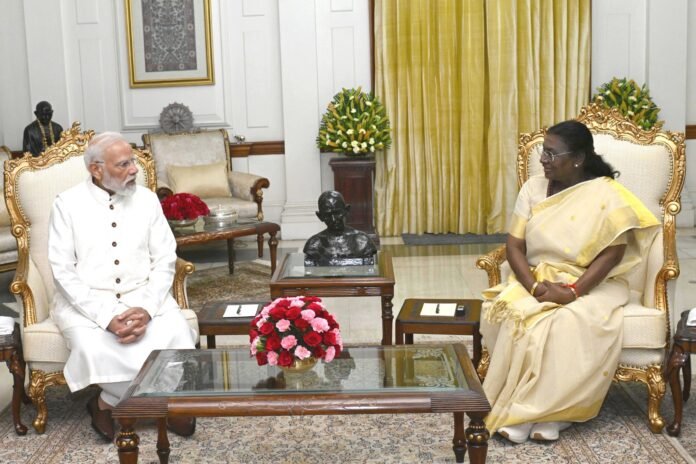 PM Modi calls on President Murmu at Rashtrapati Bhavan to exchange Diwali greetings