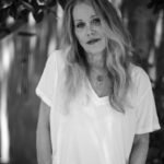 Christina Applegate says she wrote Memoir to make people feel less alone