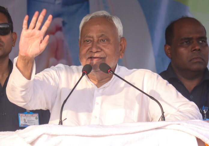 Pray for happiness, peace and prosperity of Bihar: Nitish Kumar Pray for happiness, peace and prosperity of Bihar: Nitish Kumar on Chhath