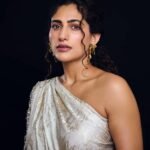 Kubbra Sait recollects quitting MNC job for her Bollywood calling