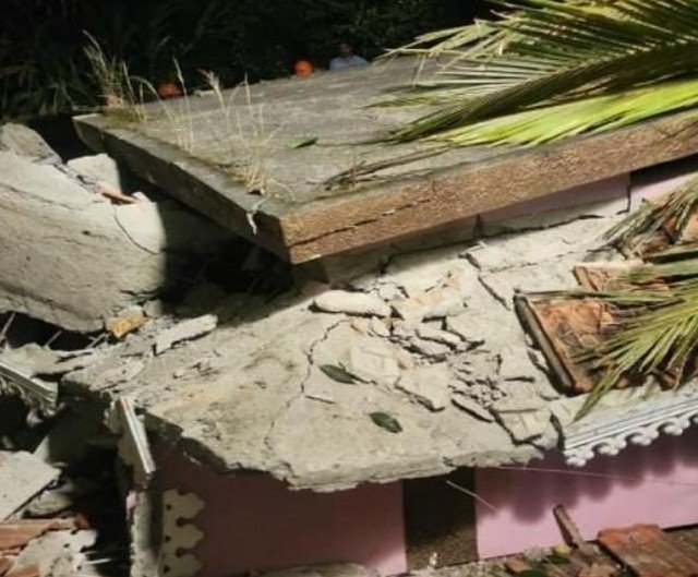 Man dies as landslide buries home in Kerala's Adimali, wife Man dies as landslide buries home in Kerala's Adimali, wife rescued after 7-hour operation