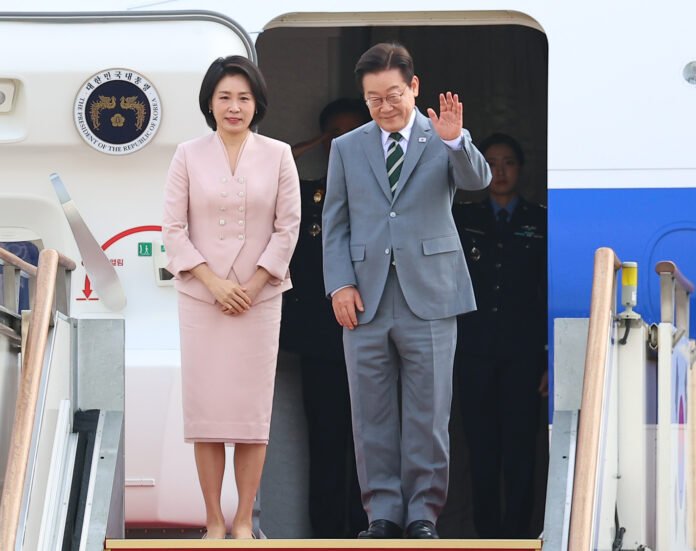 South Korean President Lee departs for Malaysia to attend ASEAN South Korean President Lee departs for Malaysia to attend ASEAN summit