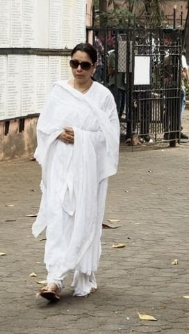 Celebs pay their last respects to Satish Shah at his funeral