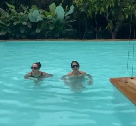 Neena Gupta finds a swimming partner in Soni Razdan Neena Gupta finds a swimming partner in Soni Razdan