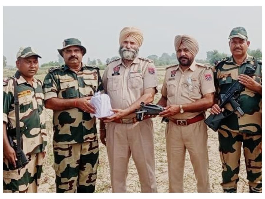 Amritsar: BSF foils smuggling bid in Tarn Taran
