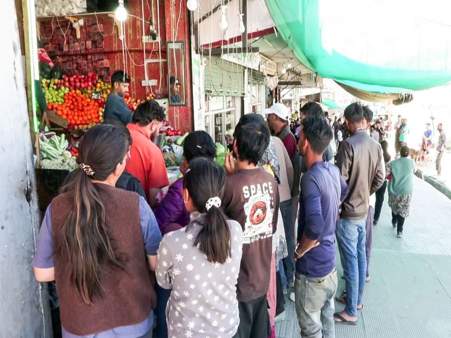 Curfew relaxed in Leh, markets open after shutdown, residents relieved