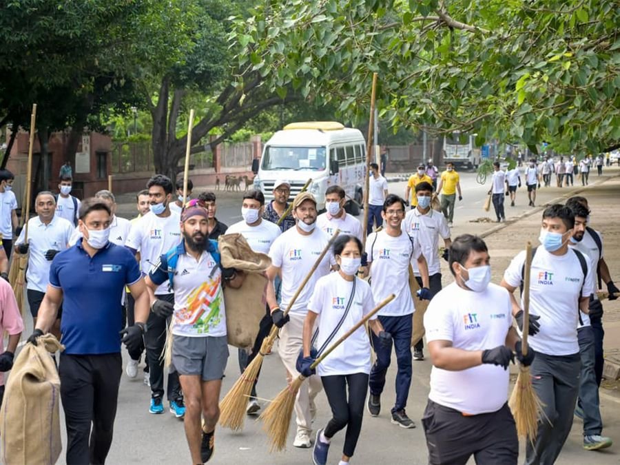 India takes pledge to end single-use plastic, keep public places litter free at nationwide Fit India Freedom Run 6.0 on Gandhi Jayanti