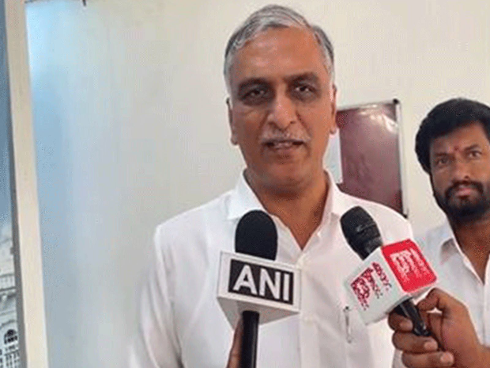 BRS's  Harish Rao writes to Telangana CM to ensure 85% local quota in PG medical admissions