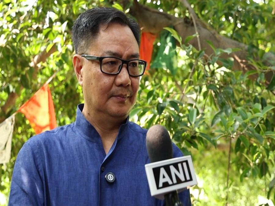 "First LoP who goes abroad and speaks against country": Kiren Rijiju criticises Rahul Gandhi's remarks in Colombia