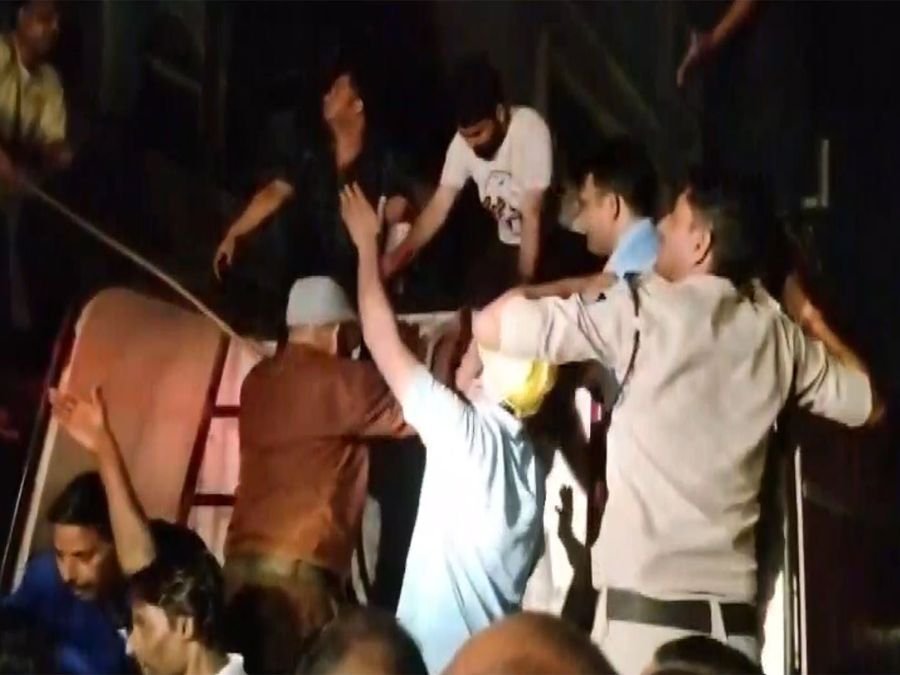 Madhya Pradesh: Fire breaks out in Guna cloth market; no casualties reported