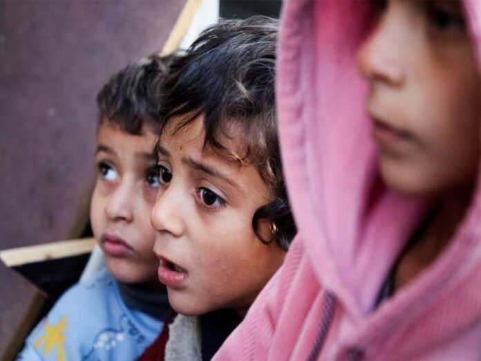 Pakistan: Parents strangle 2 children to death