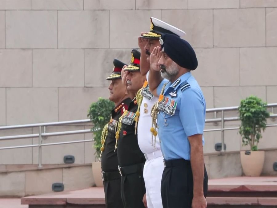 CDS, Chief of three services pay tribute at National War Memorial on Air Force Day