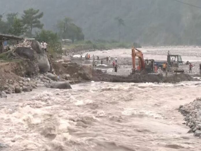 Heavy rain in Darjeeling leaves roads broken, locals stranded