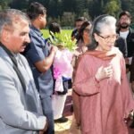 Himachal CM Sukhu welcomes Sonia Gandhi in Shimla ahead of Virbhadra Singh statue unveiling