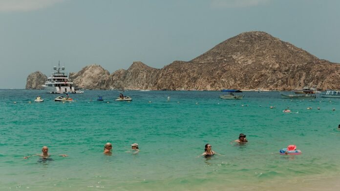 Narco-banners target Americans in popular Mexico resort destination Narco-banners target Americans in popular Mexico resort destination