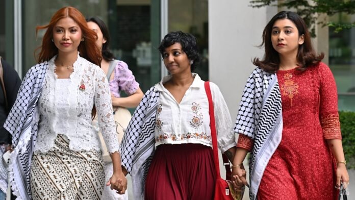 Trio acquitted of organising pro-Palestinian procession to Istana Trio acquitted of organising pro-Palestinian procession to Istana