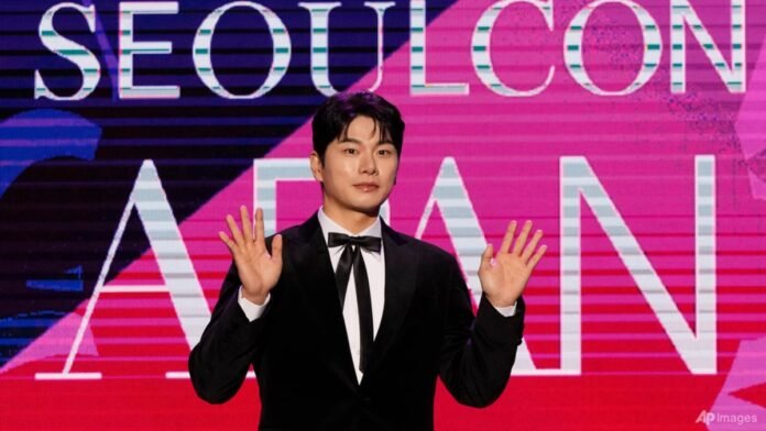 Screenshots of sexually explicit chats surround South Korean actor Lee Yi-kyung, agency threatens legal action