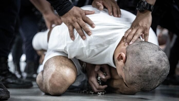 Venezuelan migrants deported to El Salvador’s CECOT were subject to “constant beatings,” report says (Video)