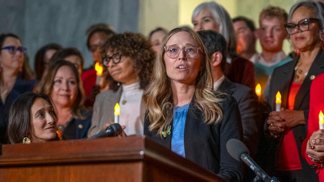 Epstein abuse survivor Annie Farmer reacts to votes on Epstein files (Video)