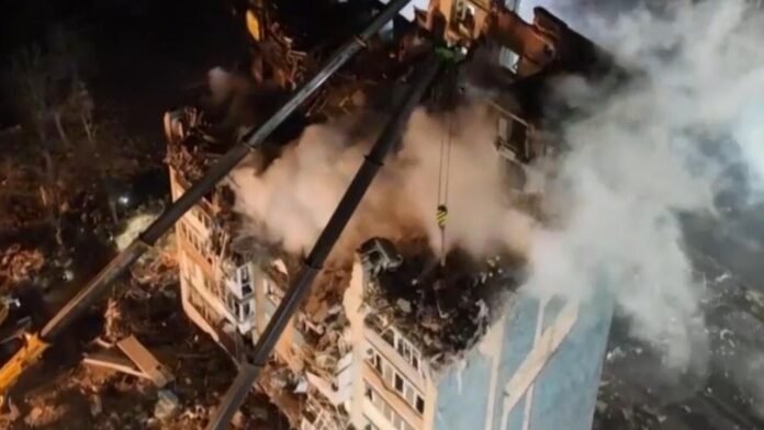 U.S. officials explore ways to end Russia-Ukraine war as deadly strikes continue (Video)