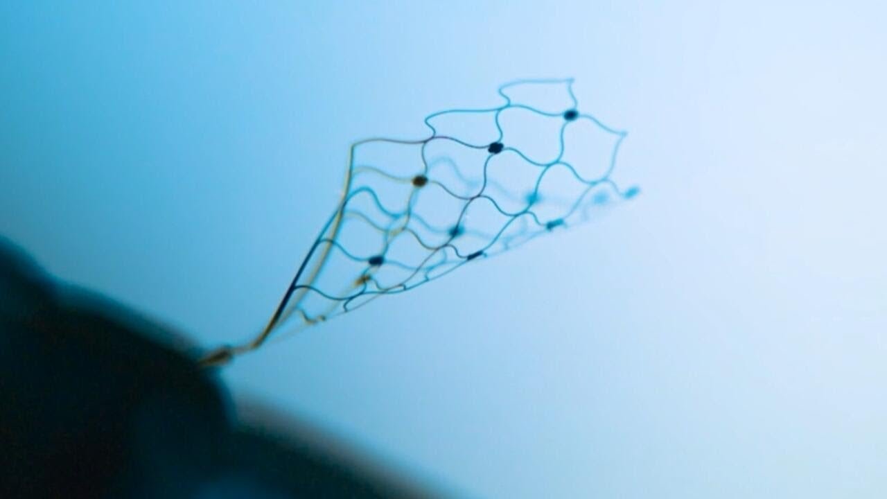 Device connects man's brain to an iPad through Bluetooth (Video)