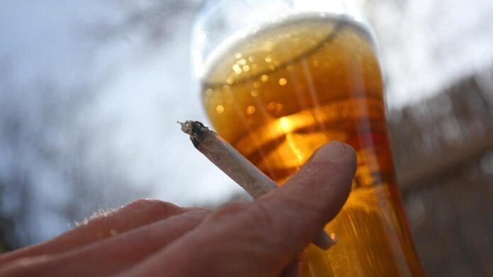 Smoking weed could lead to decreased drinking, study suggests (Video)