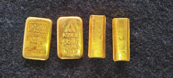 Bengal: Gold valued at Rs 55 lakh seized; smuggler arrested