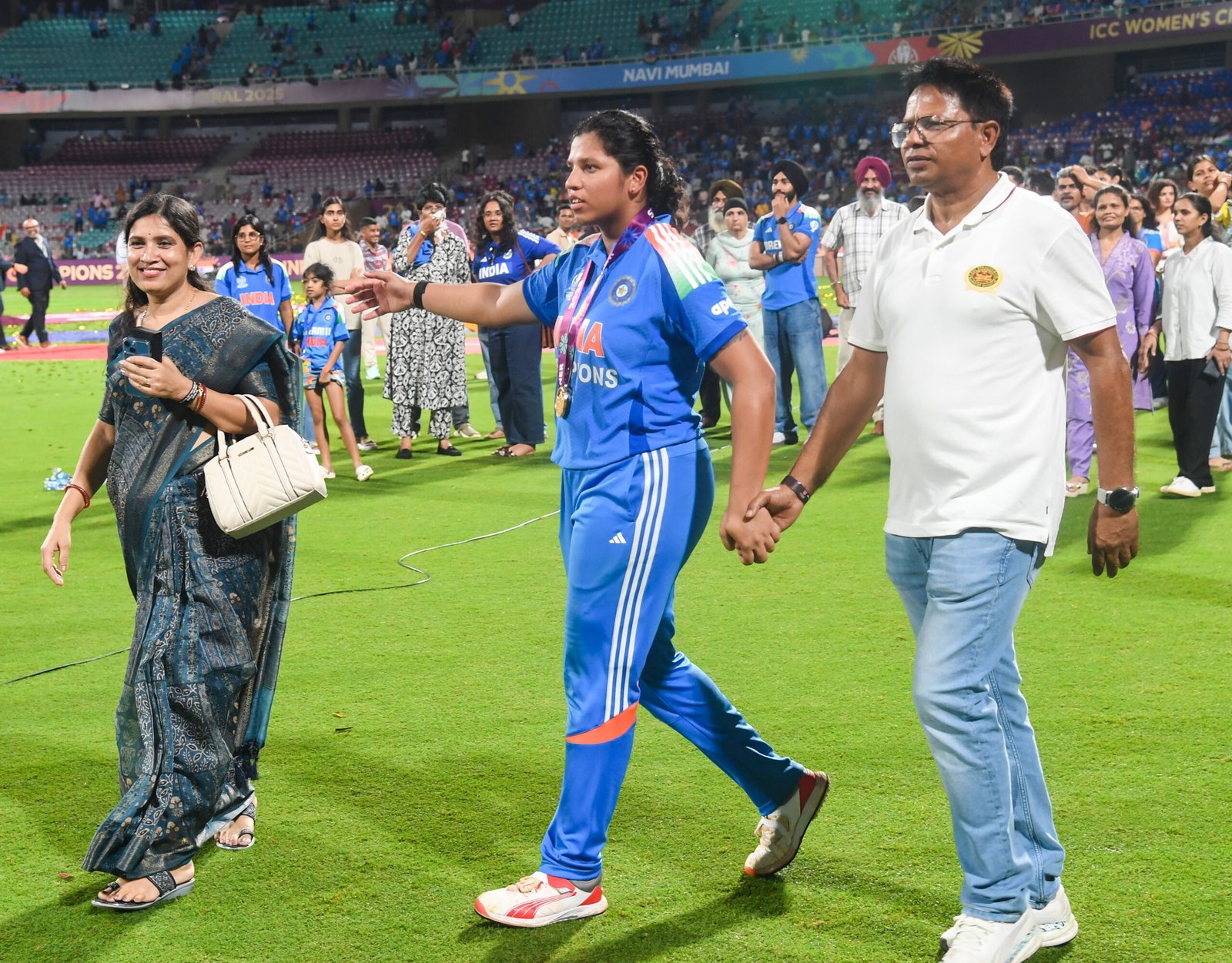 'Dard hai, sochna nahi hai': Richa Ghosh's coach reveals how she played with pain in WC knockouts